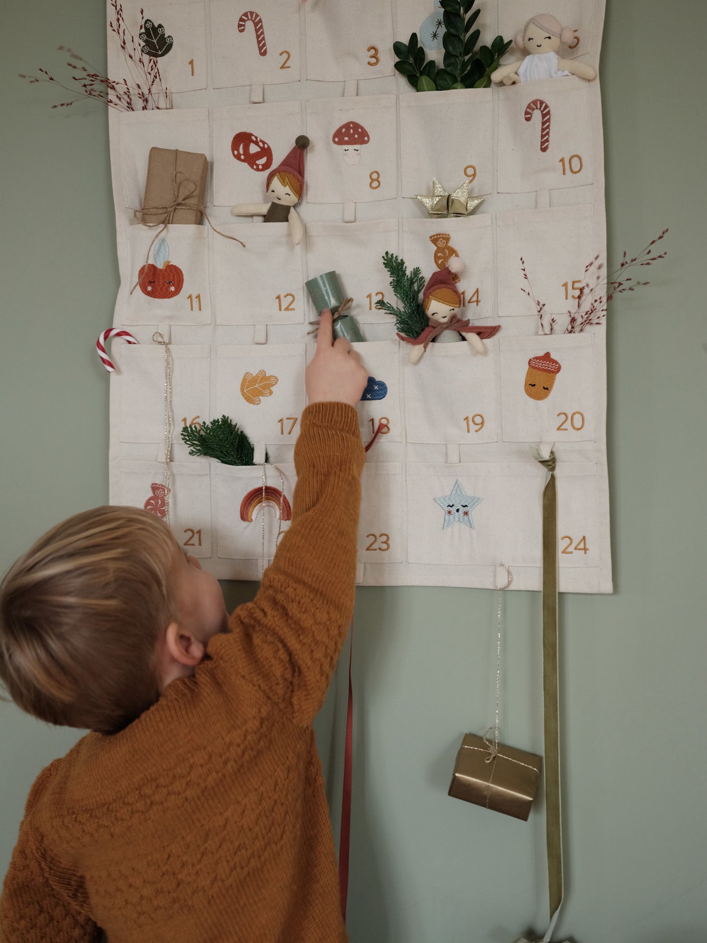 Wall advent Calendar, Embroidered