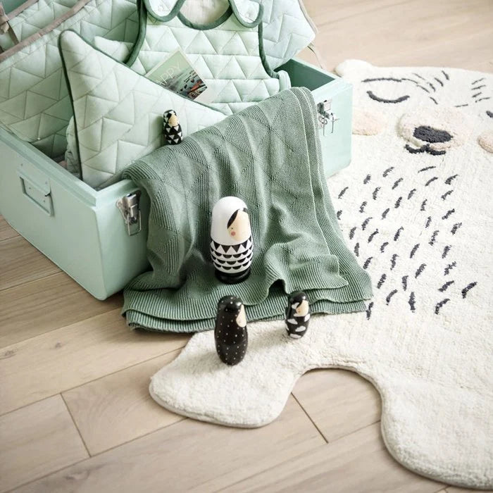 ODINO cream, polar bear rug