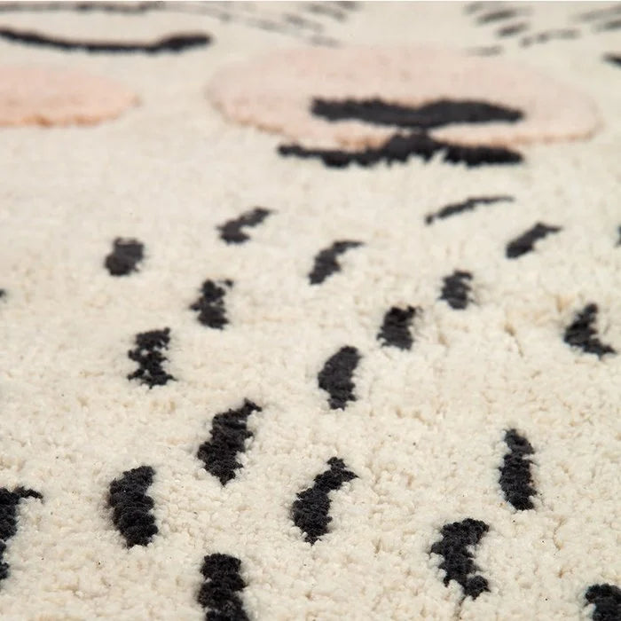 ODINO cream, polar bear rug