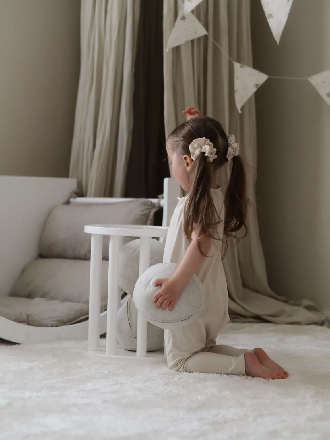 Hilla Ball - linen