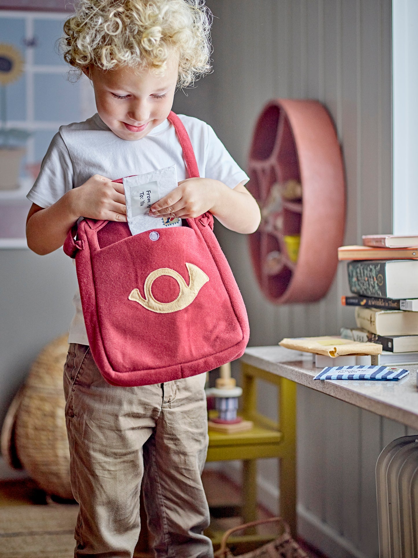 Louie Playset, Postman