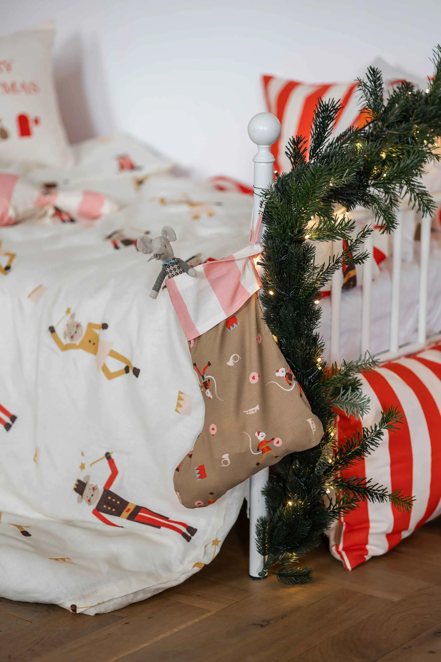 Magical Mouse Christmas - White