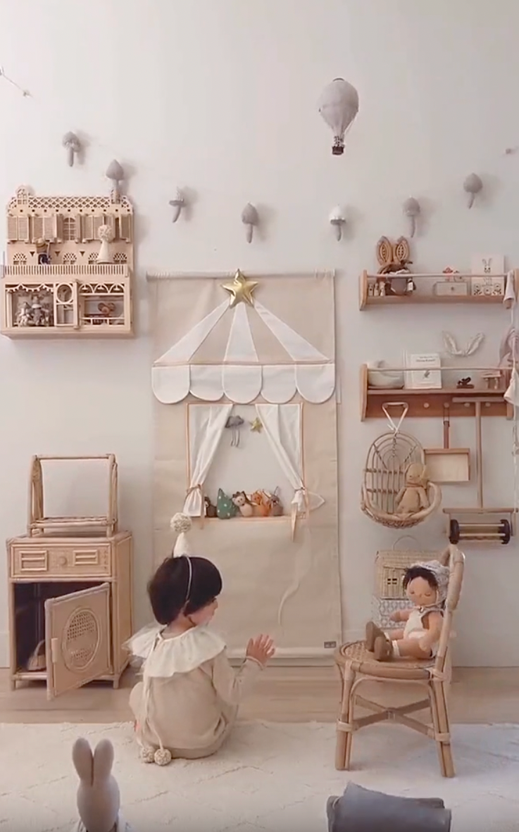 Puppet doorway theatre - White Gold