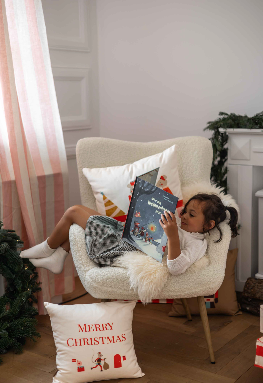 Decorative cushion, Magical Mouse Christmas Post