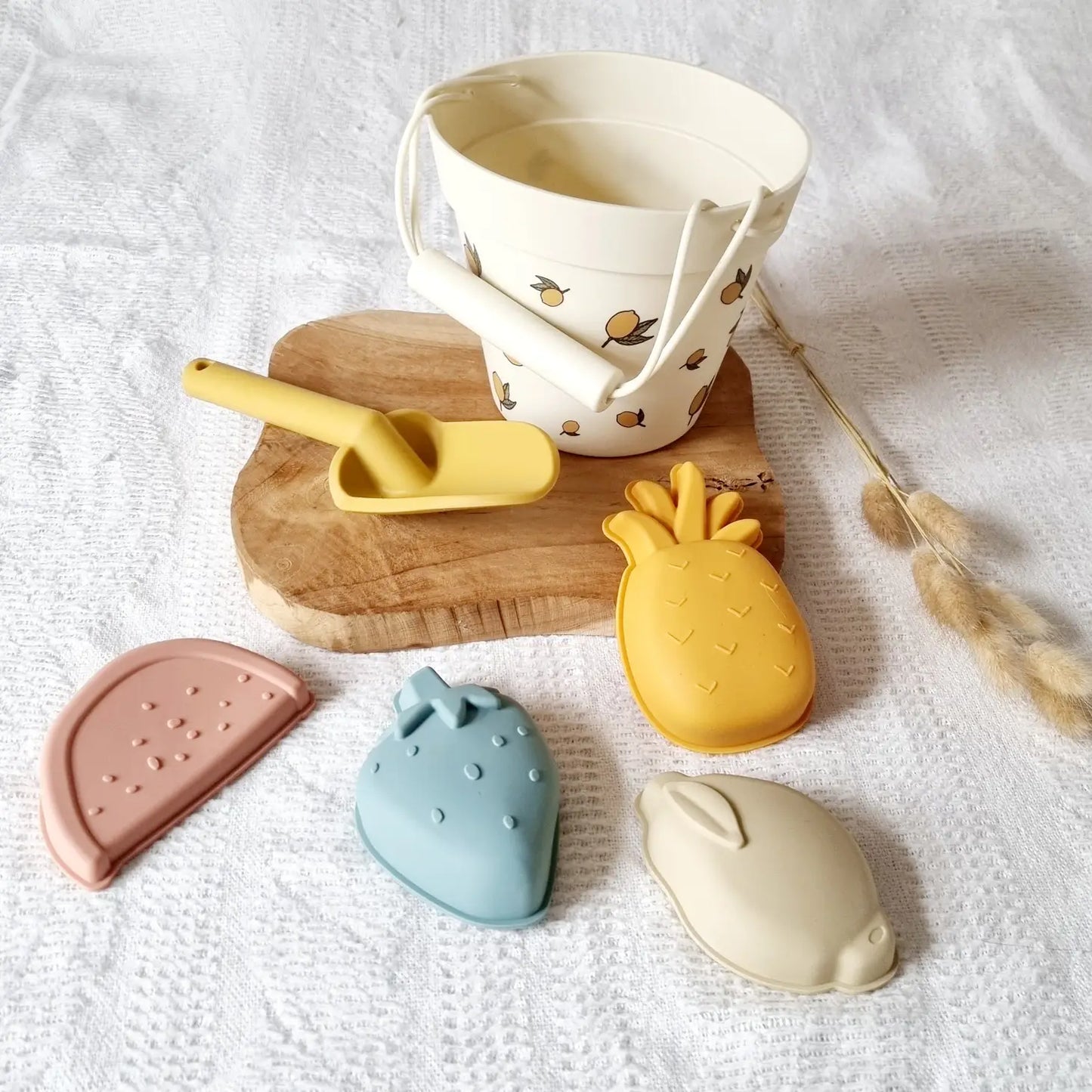 Silicone Bucket With Shapes - Lemons