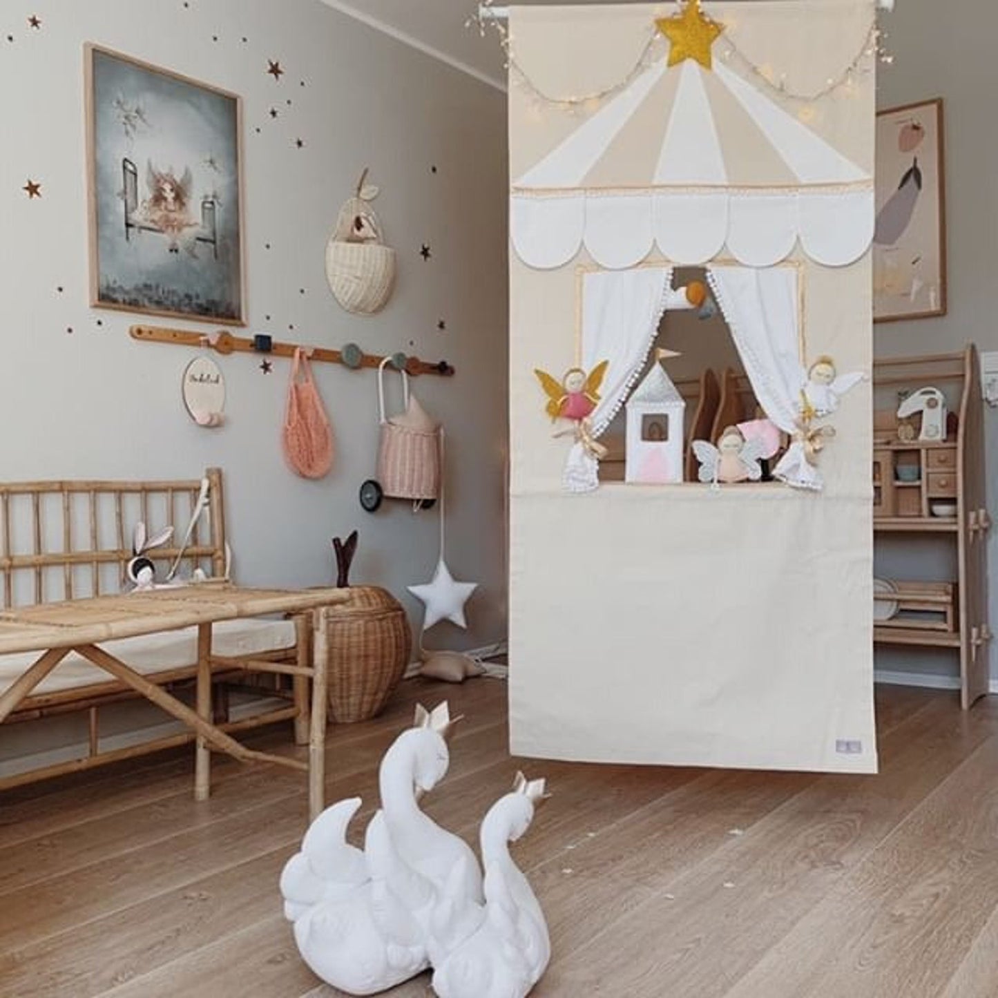 Puppet doorway theatre - White Gold