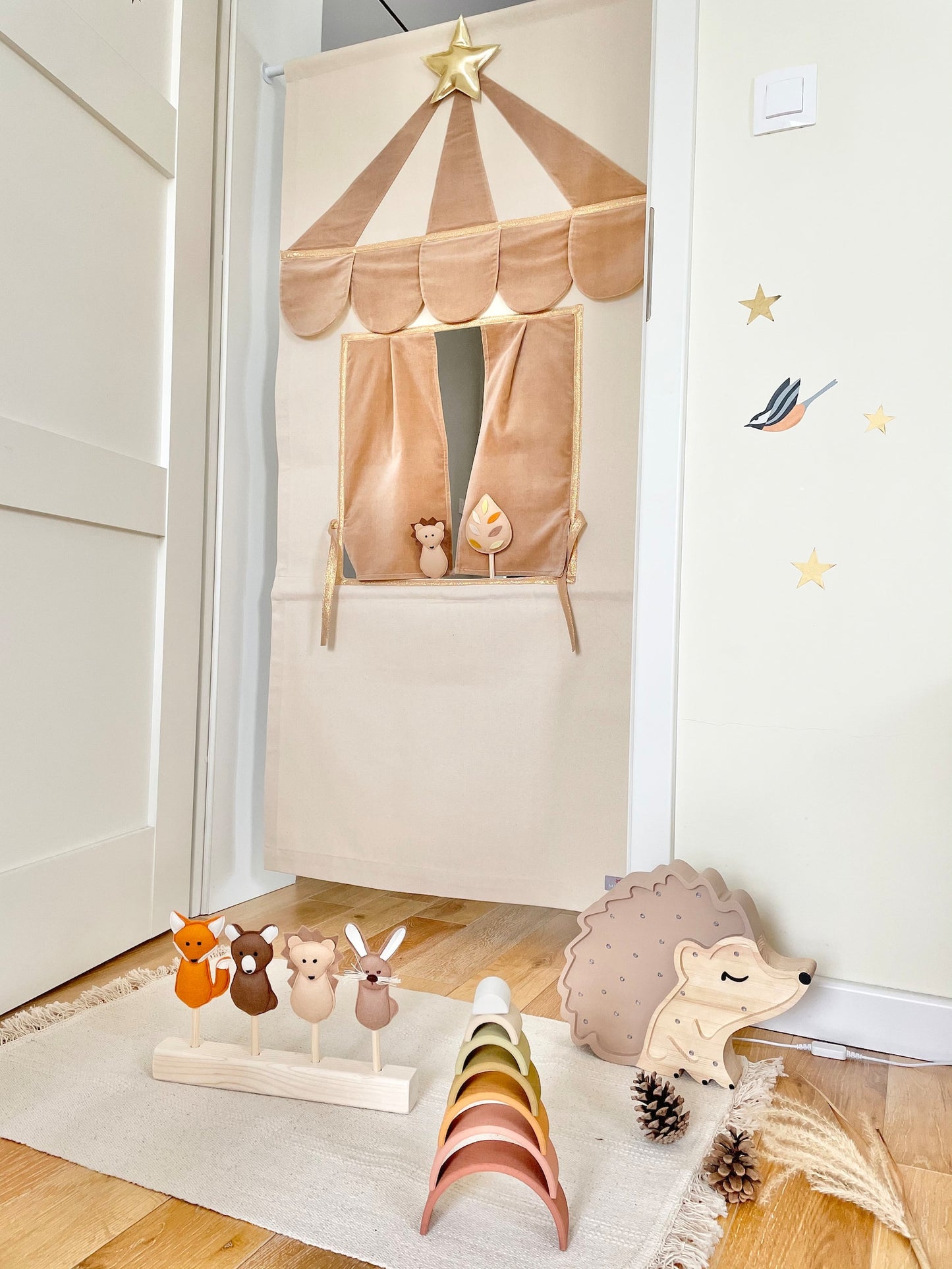 Puppet doorway theatre - Taupe