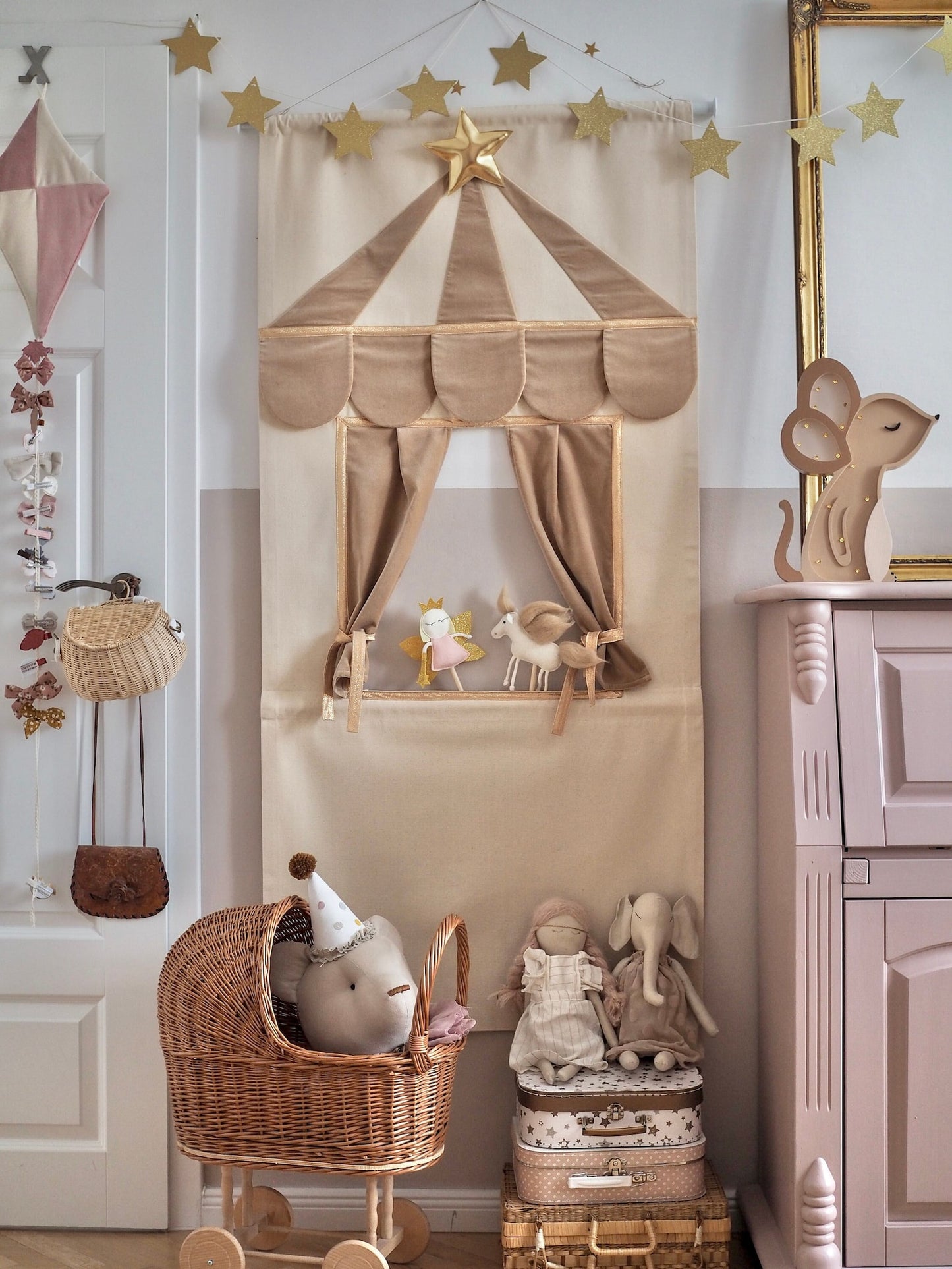 Puppet doorway theatre - Taupe