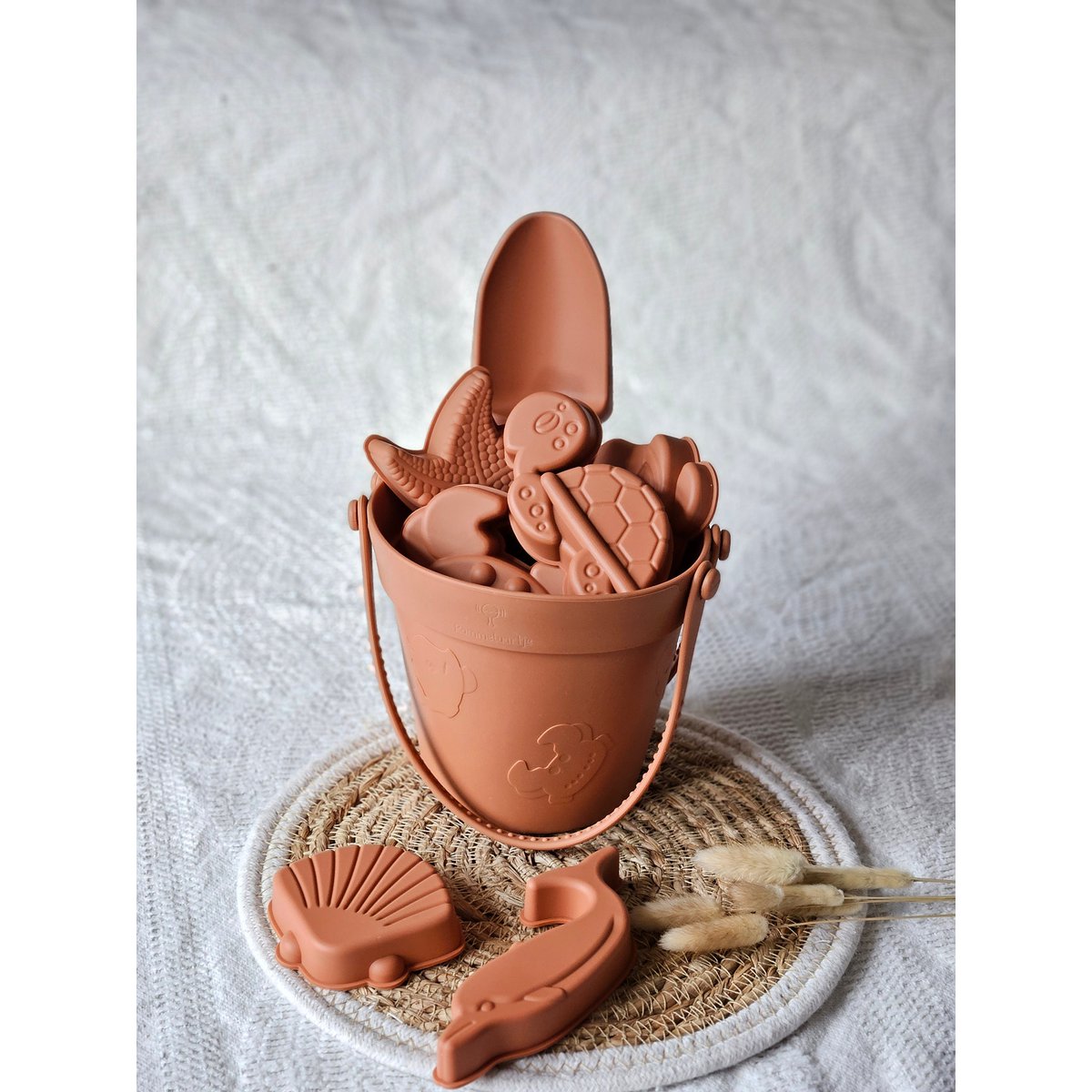 Silicone bucket with molds - Rust