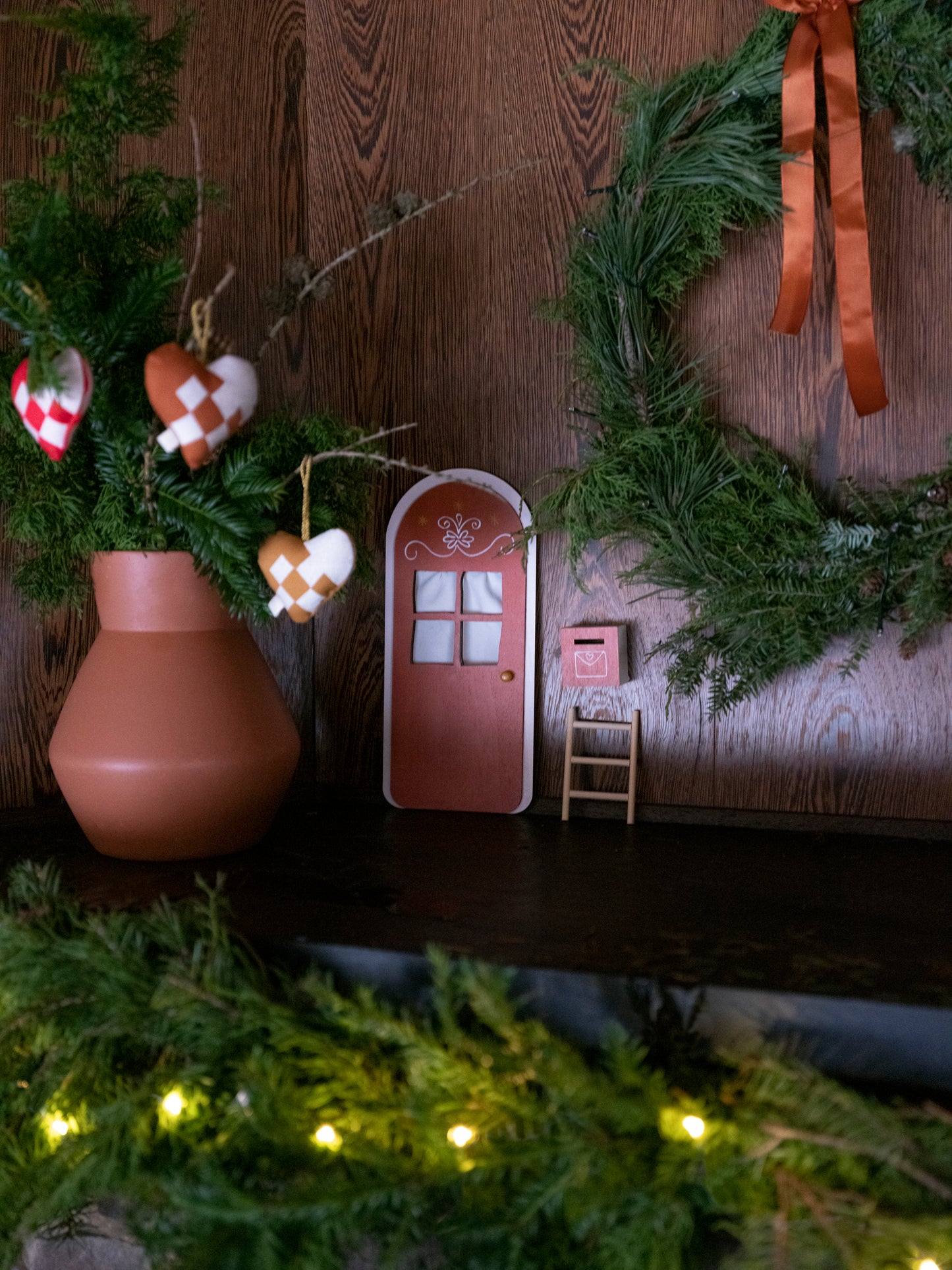 Elf Door - Christmas - Cinnamon