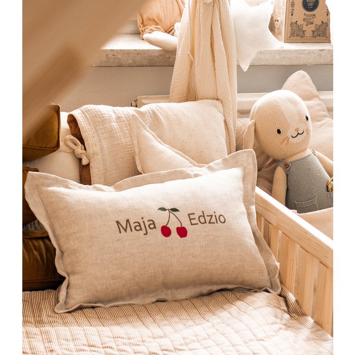 Linen pillow with a personalised embroidery -Natural