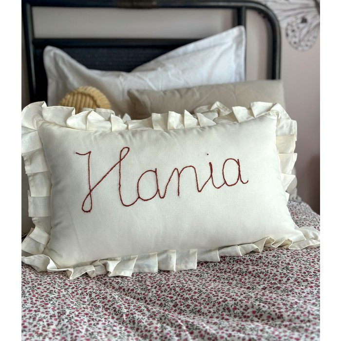 Ruffled linen pillow with a personalised embroidery - Cream