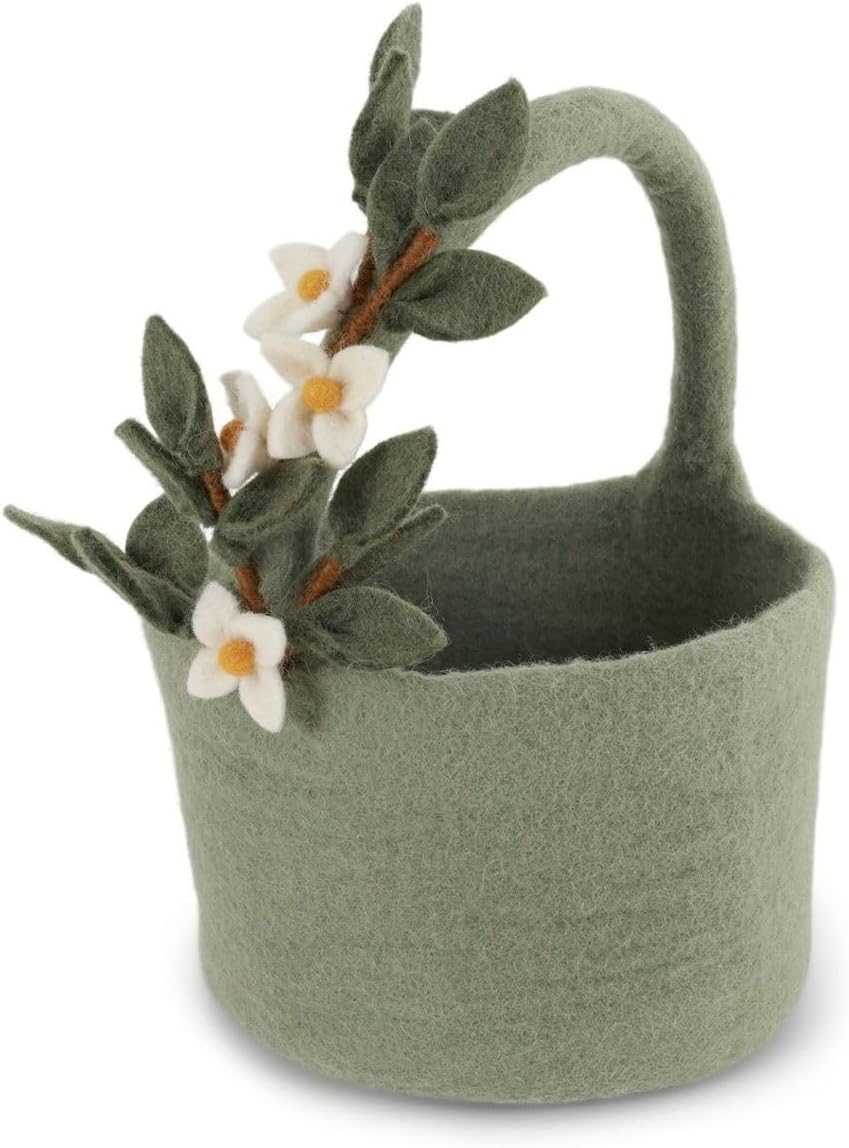 Easter felt basket with flowers