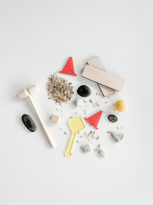 Sensory Kit – Construction – Pour + Play Jar