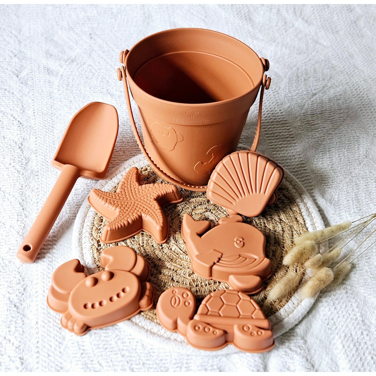 Silicone bucket with molds - Rust