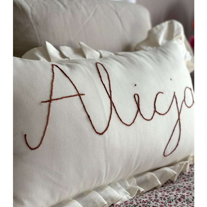 Ruffled linen pillow with a personalised embroidery - Cream