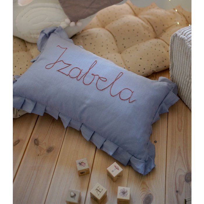 Ruffled linen pillow with a personalised embroidery - Blue