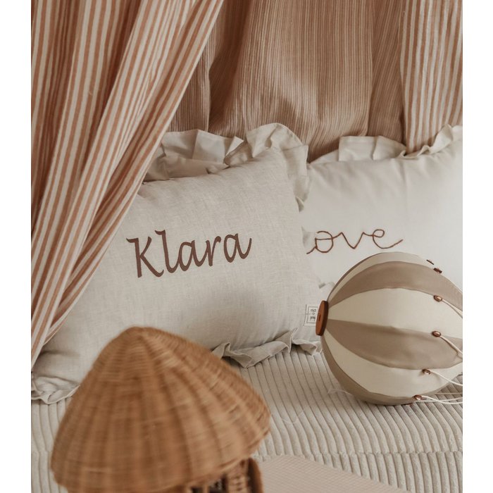 Ruffled linen pillow with a personalised embroidery - Natural