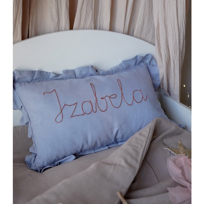 Ruffled linen pillow with a personalised embroidery - Blue