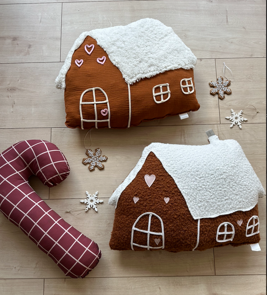 XL Gingerbread house decorative cushion