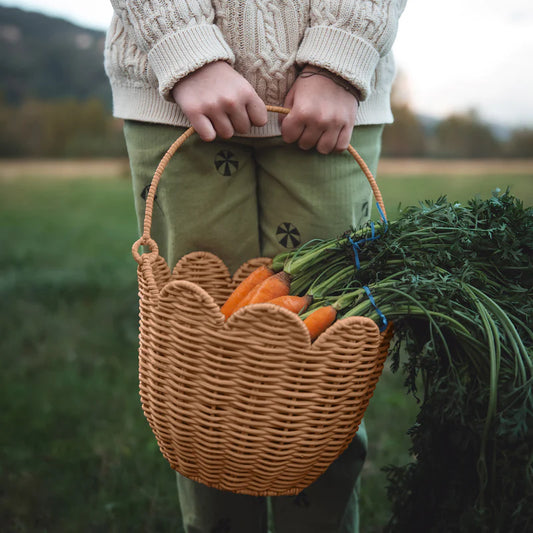 Rattan tulip carry basket - natural