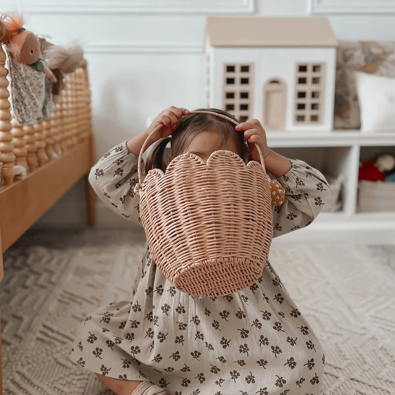 Rattan tulip carry basket - seashell pink